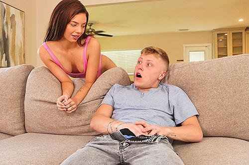 Petite18 – JoJo Austin – Bad Idea To Bang