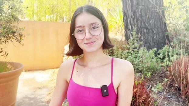 Penelope (19 years old, cosmetics saleswoman in Paris!)