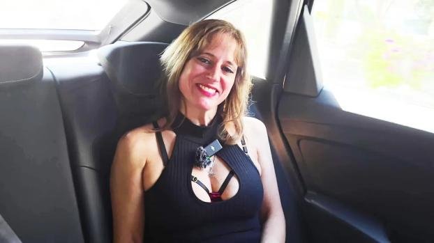 Lolly (44 years old, an explosive trio for a naughty girl in search of thrills!)
