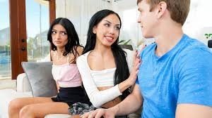 [FamPies] – Bianca Bangs And Laynee Jaymes – Falling for Stepbro