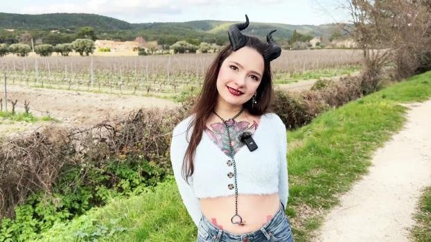 [JacquieEtMichelTV] Mamie Donuts (28 years old, from Lille!)