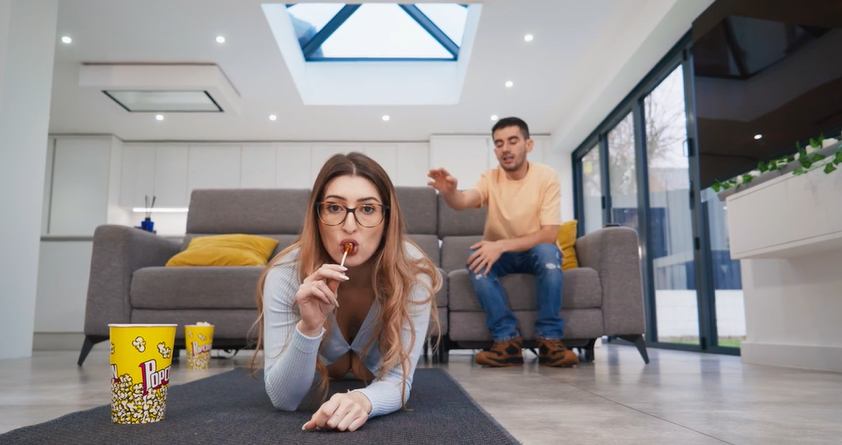 [Brazzers] Shinratensei98 – I’m Trying To Watch The Game!