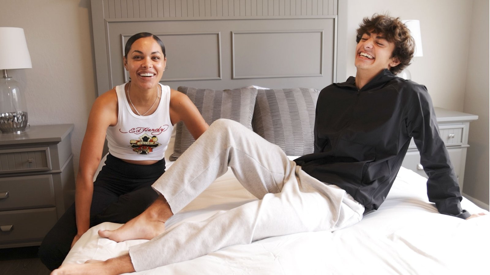 [HotGuysFuck] Sienna Harper (College Freshman Ty Young Drills 28-Year-Old MILF Sienna Harper’s Tight Holes with His Young Cock!)