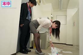 (English subbed) “Cosplay isn’t cheating, right.” My frustrated boss secretly tempts me with handjobs and thighjobs! My rock-hard cock slips raw into her pussy! Itsukaichi Mei – [HMN-784]