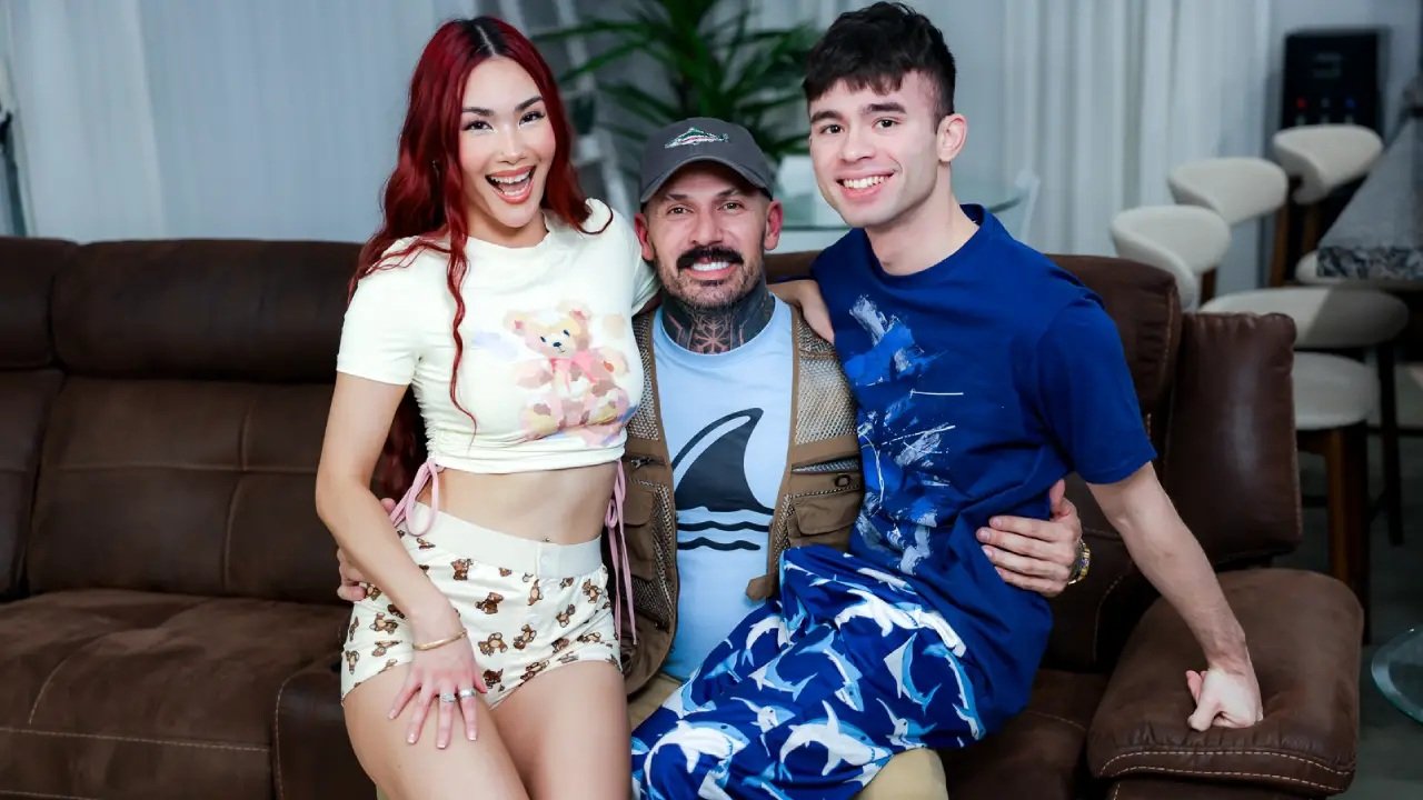 [FamilyStrokes] Scarlette Moon – “My Dick Can Talk.!” I Finally Made Scarlette Squirt (Scarlette Moon Debut)