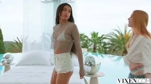 Vanessa Alessia, Maddy Collins – Poolside Sharing