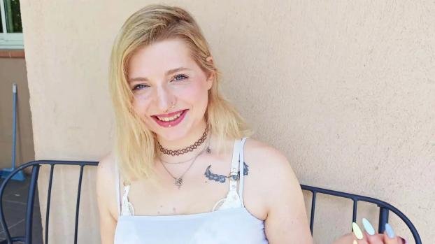 jacquieetmicheltv – Matylde, 23, never complicates her life