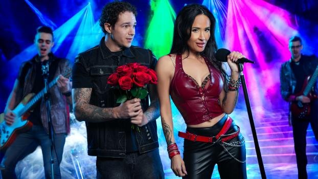 GotMylf – Izi – Rockstar Milf Takes Roadie on an Exclusive VIP Tour